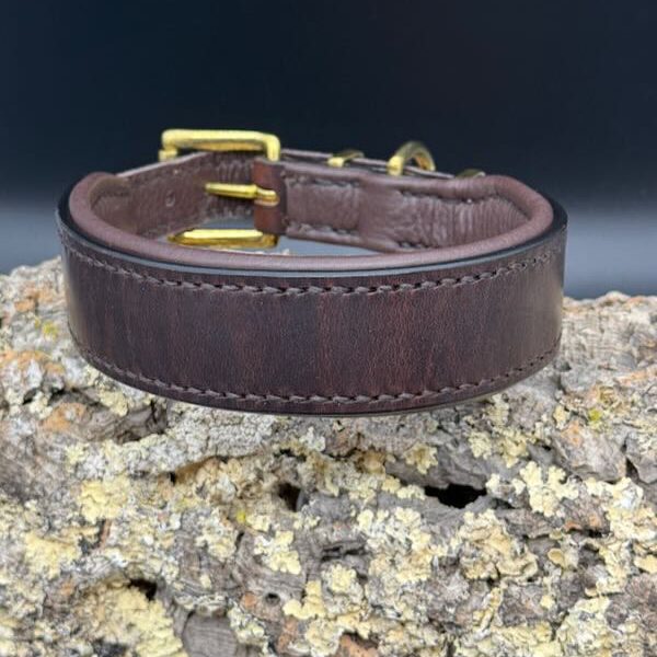 Lederhalsband "Ludwig" dunkelbraun - hochwertiges Geschirrleder kombiniert mit Messingbeschl&auml;gen - handgen&auml;ht und auf Ma&szlig; gefertigt