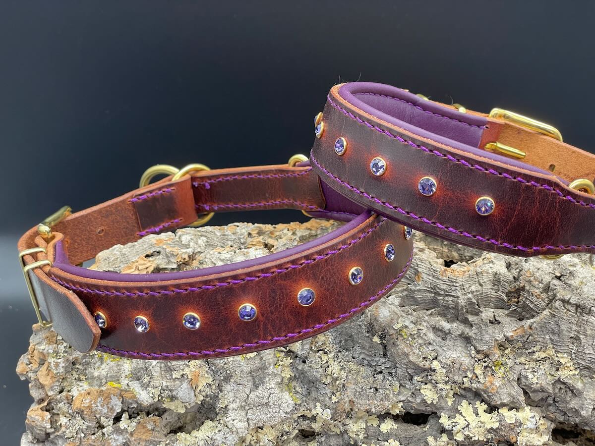 verstellbares Zugstopphalsband "Mabel - Purple Dream" - edles Geschirrleder trifft weiches Nappaleder und luxuriöse Kristallnieten