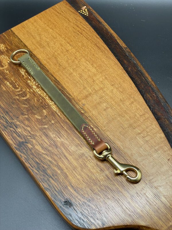 Schleppleinenhalter "Trail Clip" aus Fettleder - die Lederfarben sowie Beschläge sind konfigurierbar
