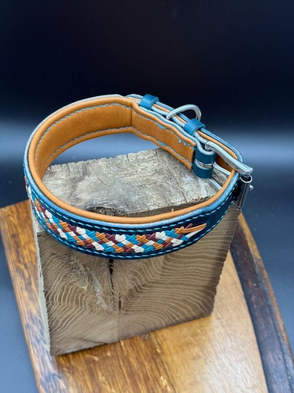 Lederhalsband Lace - komplett gefüttert für hohen Tragekomfort.